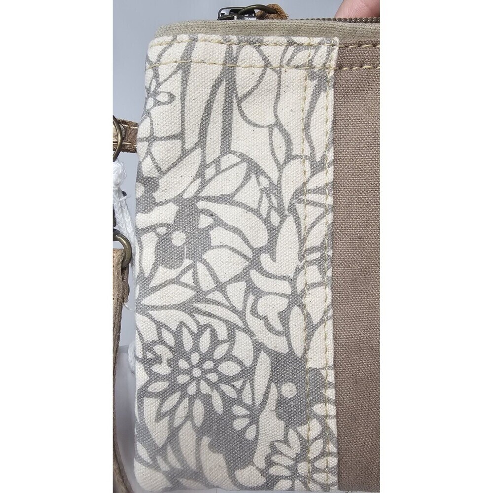 Chloe & Lex Canvas Leather Wristlet Pouch Purse Flower Boho Hippie Zip NWT 9"x6" - Picture 4 of 10